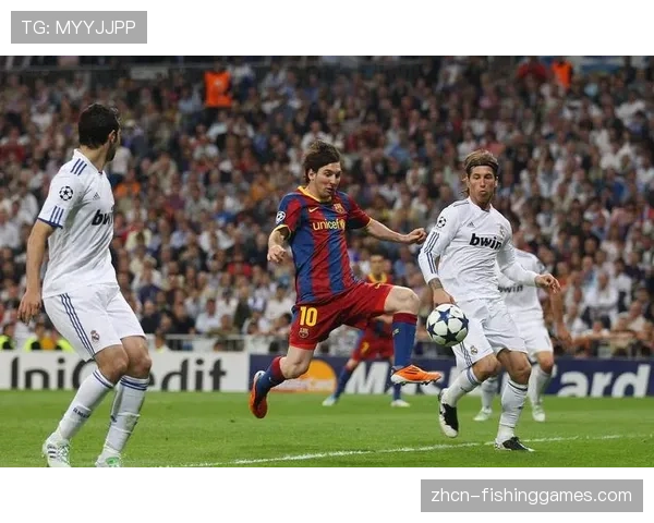 特写：场边摄像机捕捉到瓜迪奥拉大声指挥后防线进行区域换位